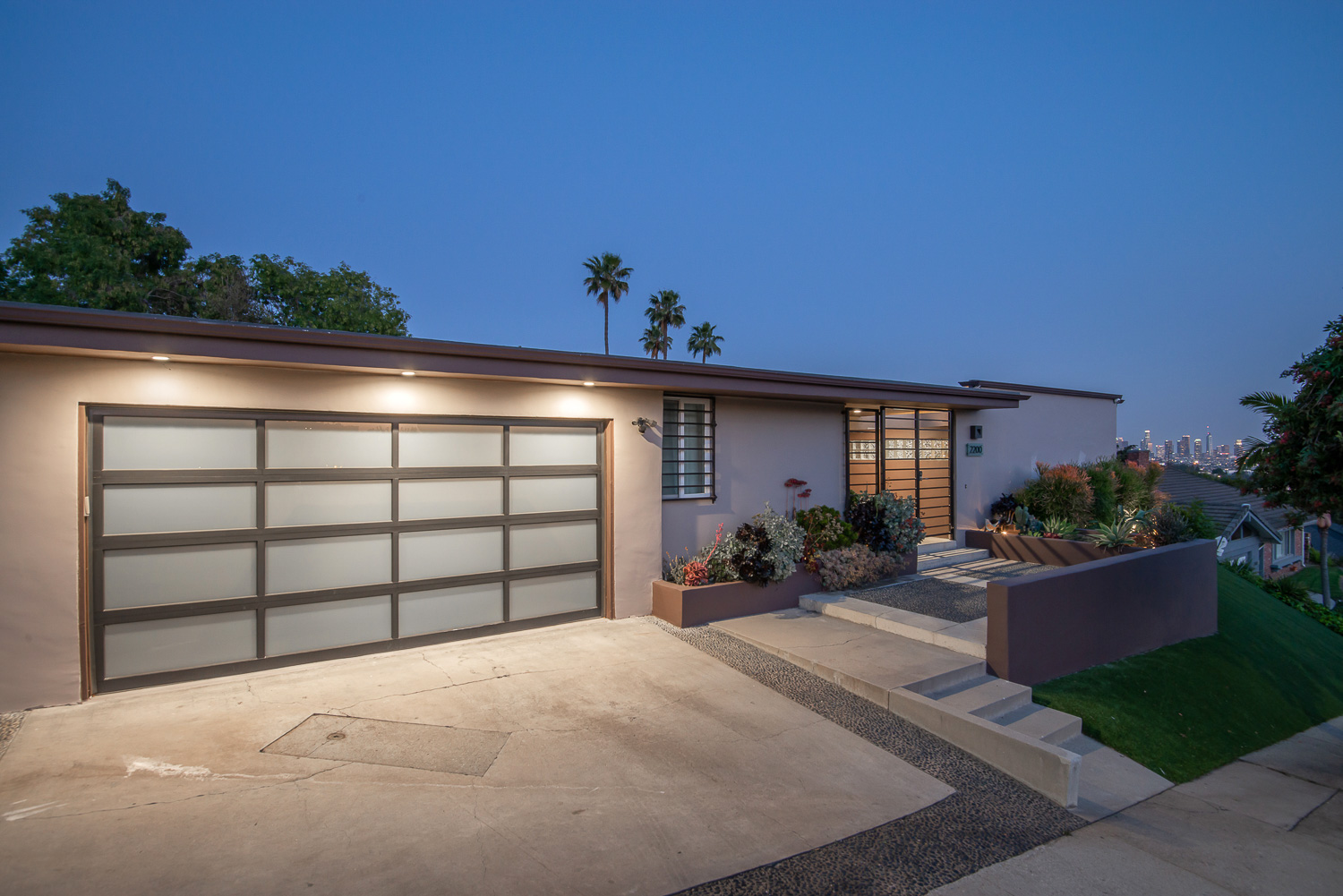 twhilight photography for luxury listings in Gifith Park neighborhood by Klkiarts Photography Los Angeles