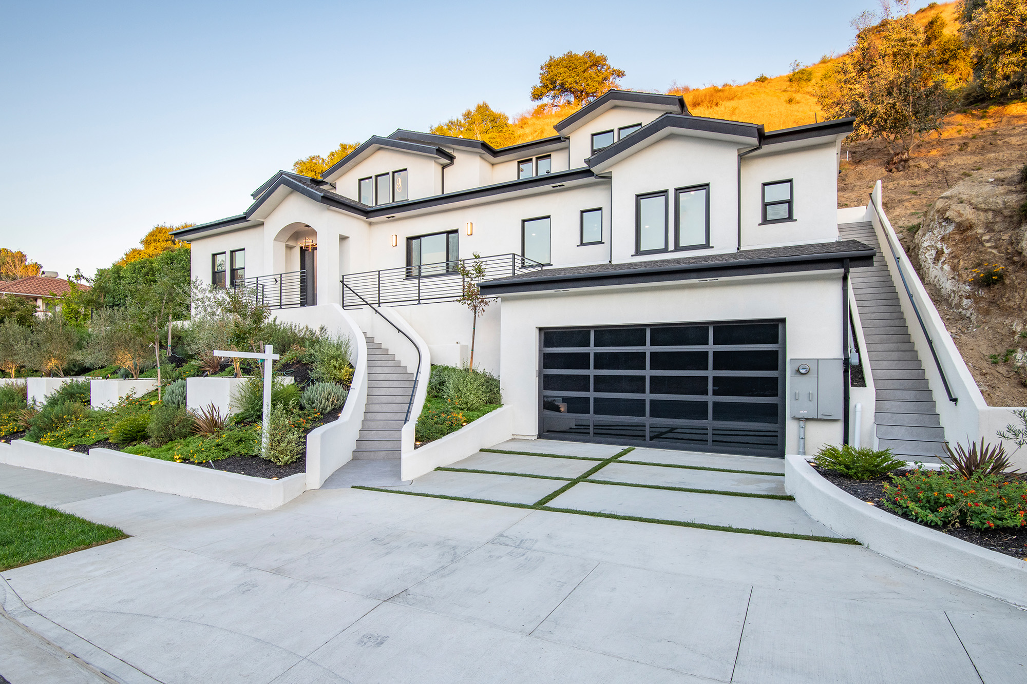 Exterior Photography of a single family home in Glendale California by Klkiarts Photography